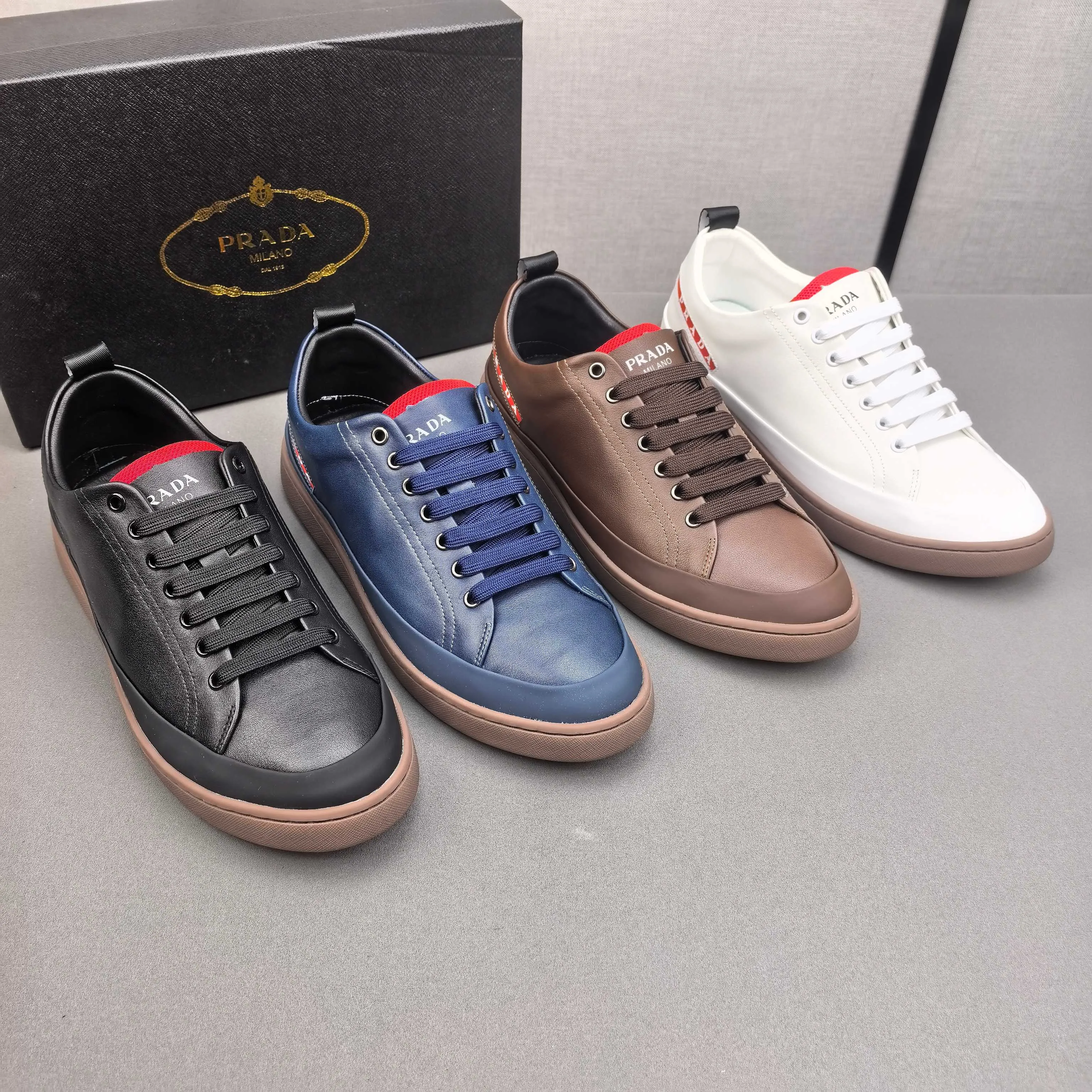 PP420❣️❣️❣️Prada set off the audience! Prada, an international brand that is constantly innovating, this men's casual shoe, the original version, made of cowhide leather at a ratio of one to one at the store, with leather feet and rubber non-slip outsole, breathable and comfortable, quality speaks for itself👄38-44